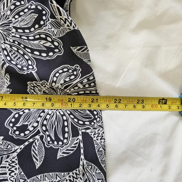 LOFT Petites MP Floral Blouse Black White Lightweight Short Sleeve V-Neck - Picture 10 of 14